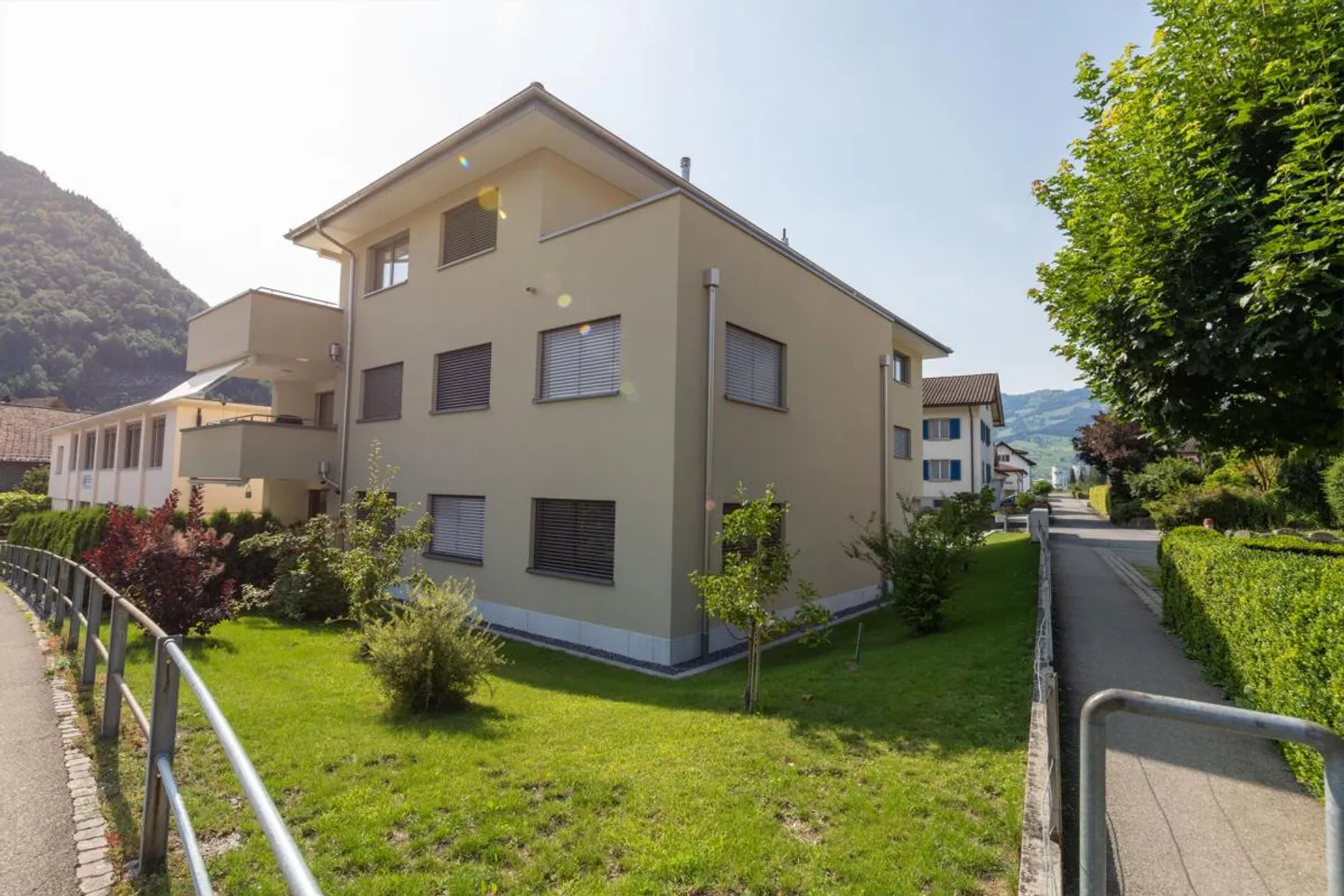 Neuwertige helle Wohnung - Foto 8 von 9