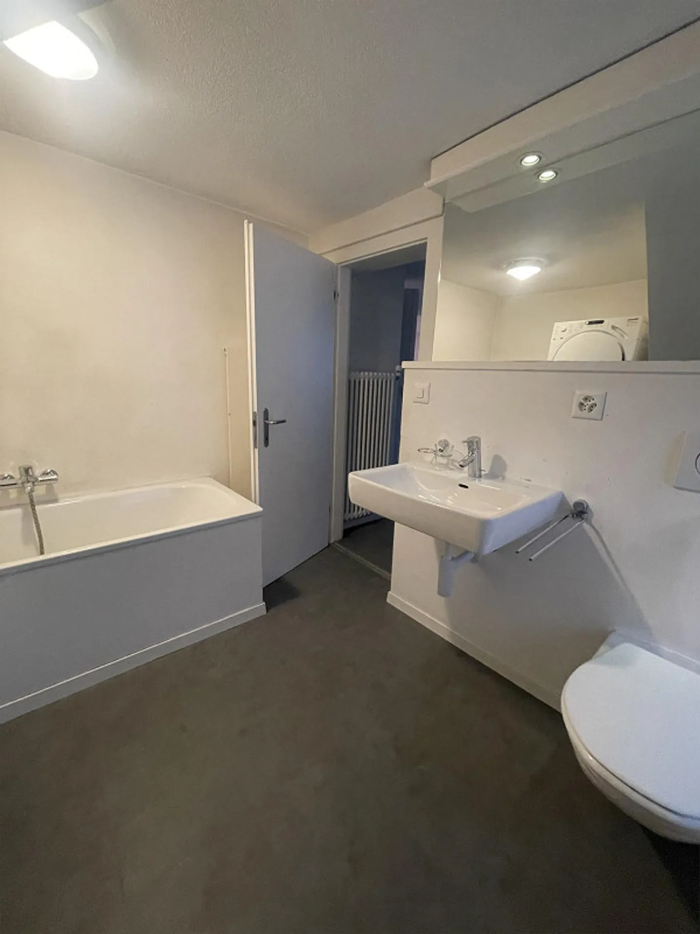 Attraente appartamento di 2 1/2 locali con accesso al lago - Foto 11 di 11