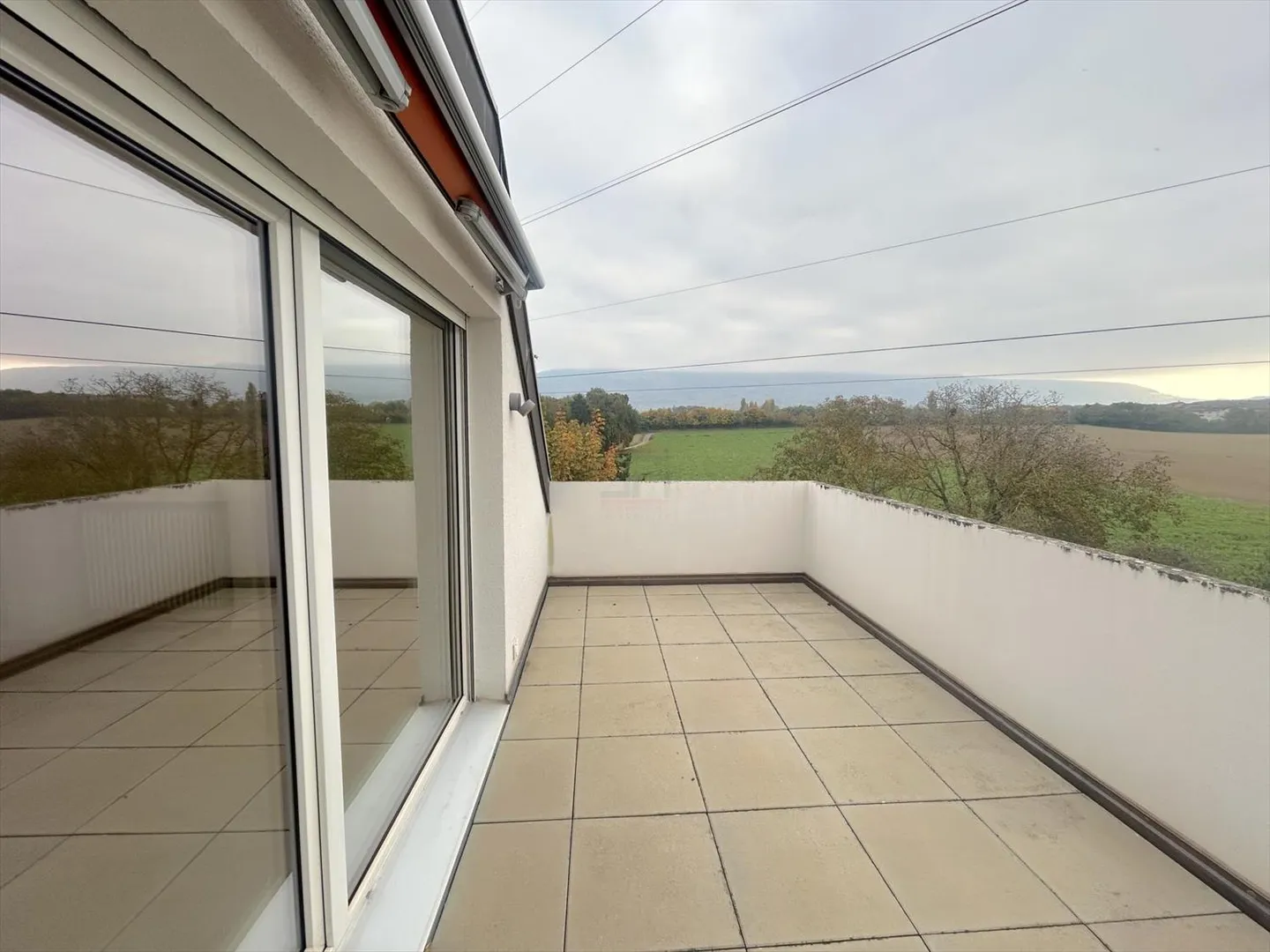 Attic with 3 rooms, 91m2 living space, quiet with unobstructed view - Photo 4 of 9