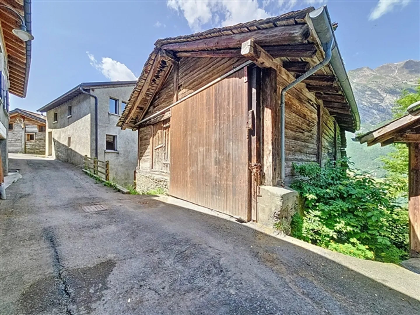 Charming Village Barn - Photo 6 of 10