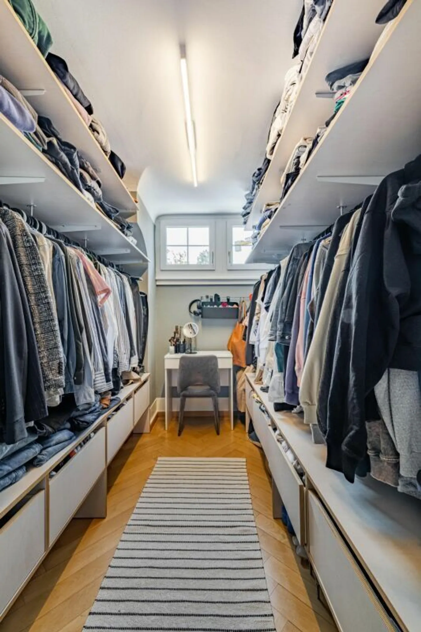 Well-maintained single-family home with charm and garden idyll - Photo 7 of 14