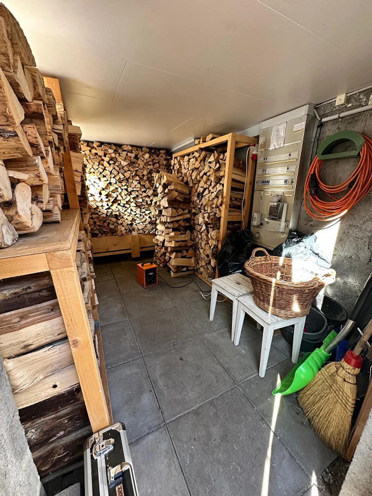 Half of a Detached House in a Simple Bernese Oberland Farmhouse - Photo 7 of 14