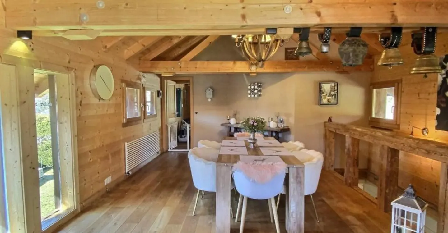 A luxurious mountain chalet for sale in Villars-sur-Ollon. - Photo 2 of 12