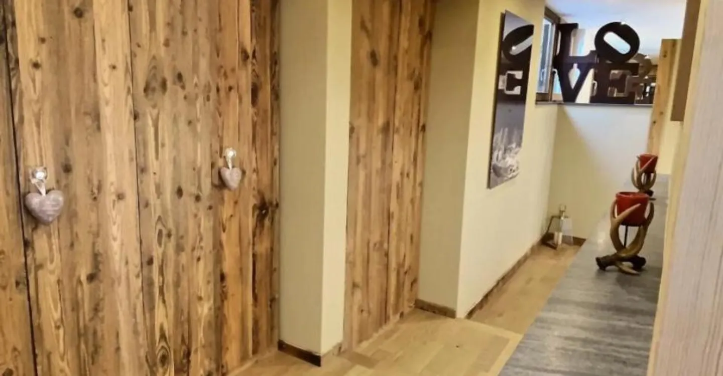 A luxurious mountain chalet for sale in Villars-sur-Ollon. - Photo 6 of 12