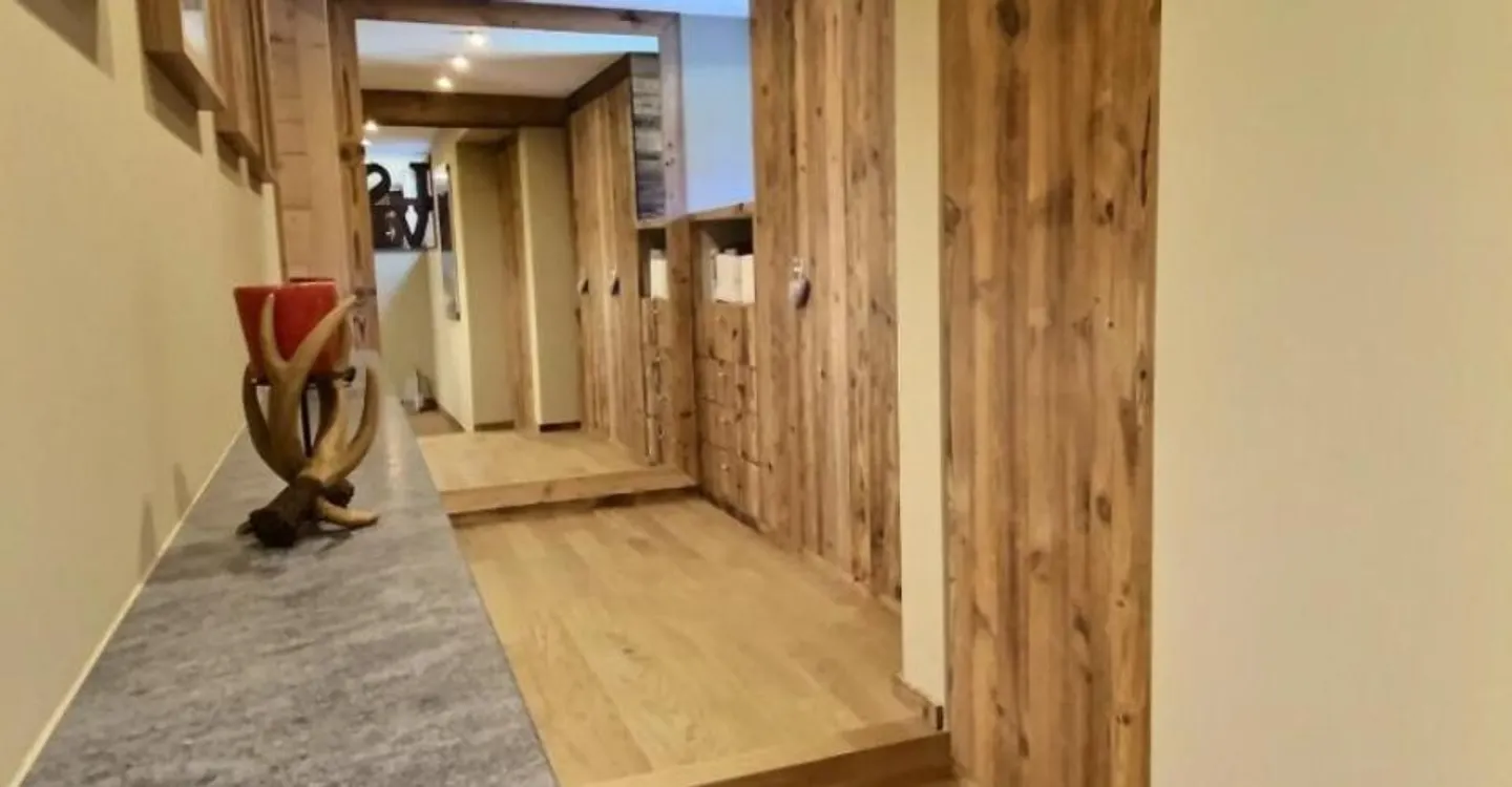 A luxurious mountain chalet for sale in Villars-sur-Ollon. - Photo 7 of 12