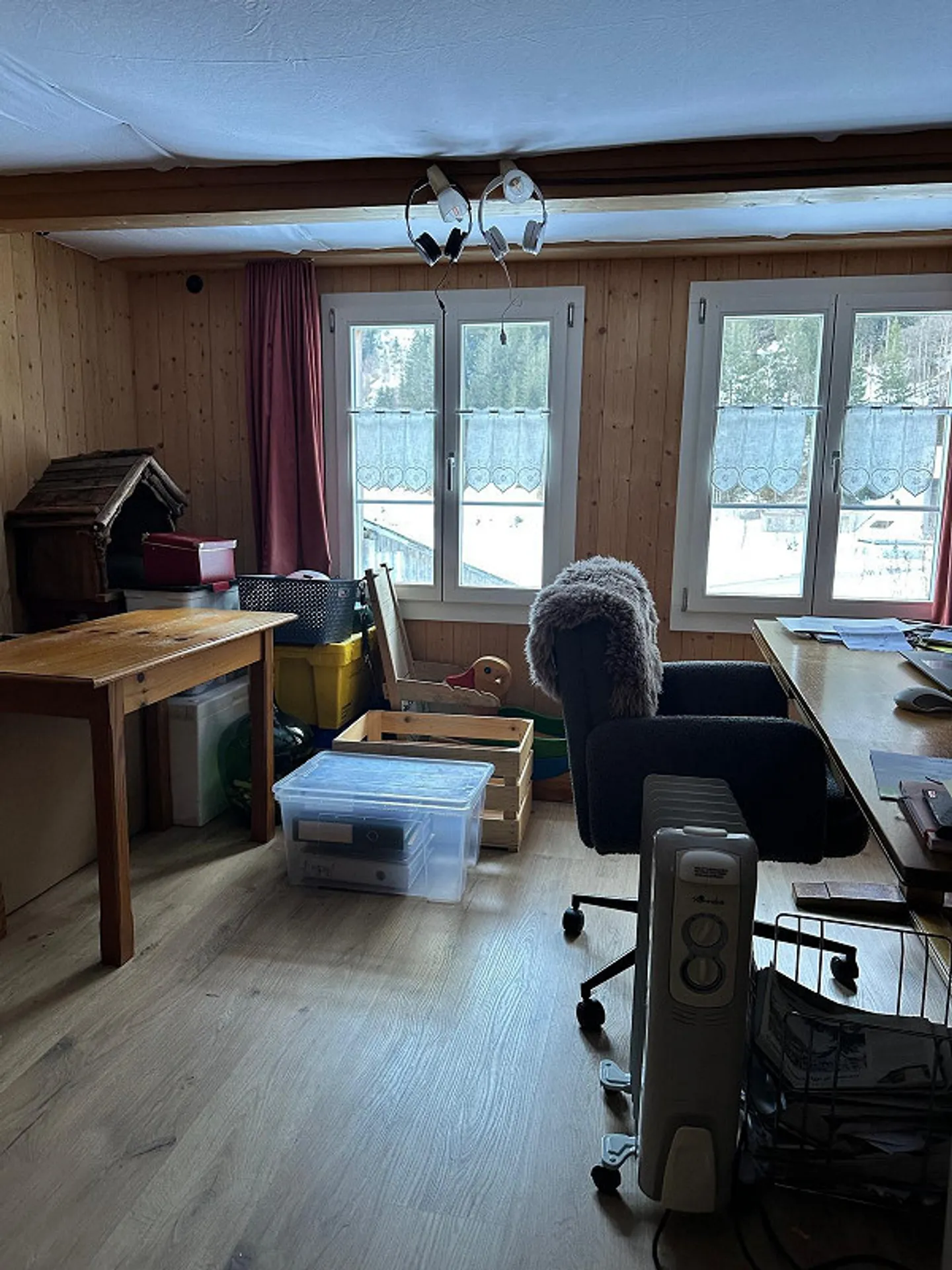 Half of a Detached House in a Simple Bernese Oberland Farmhouse - Photo 8 of 14