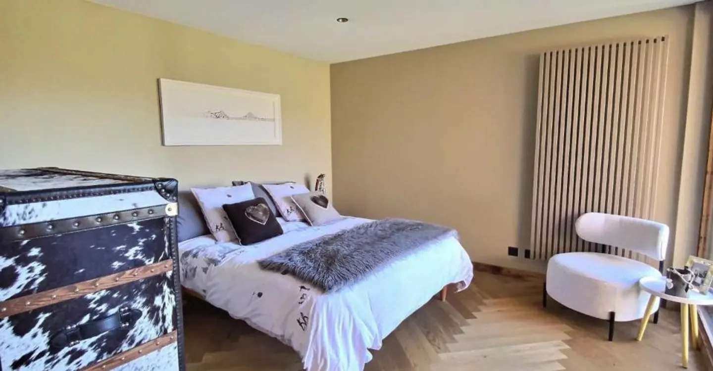 A luxurious mountain chalet for sale in Villars-sur-Ollon. - Photo 9 of 12