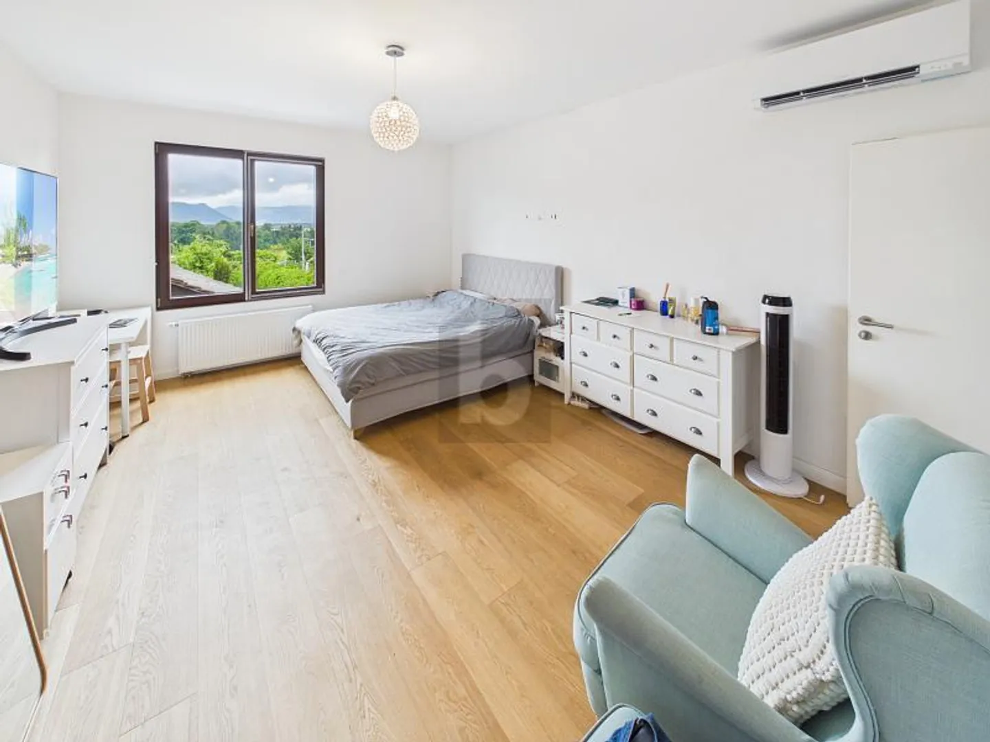 SPACIOUS AND LUXURIOUS - Photo 3 of 5