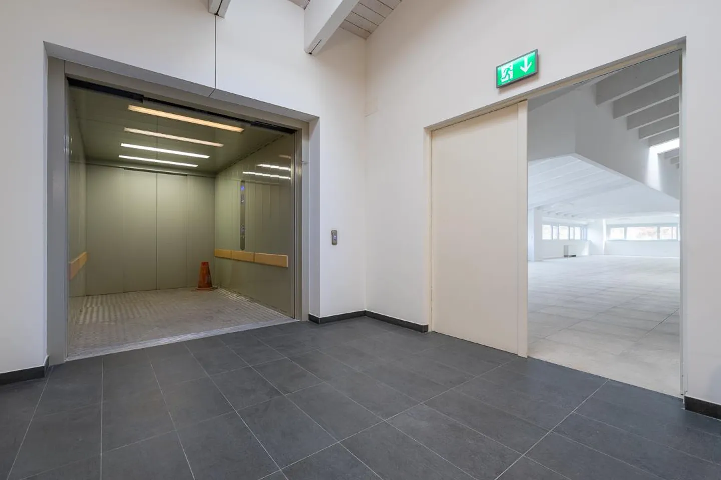 Geräumiges Büro zur Miete, mit ausgezeichnetem Mieter - Foto 2 von 15