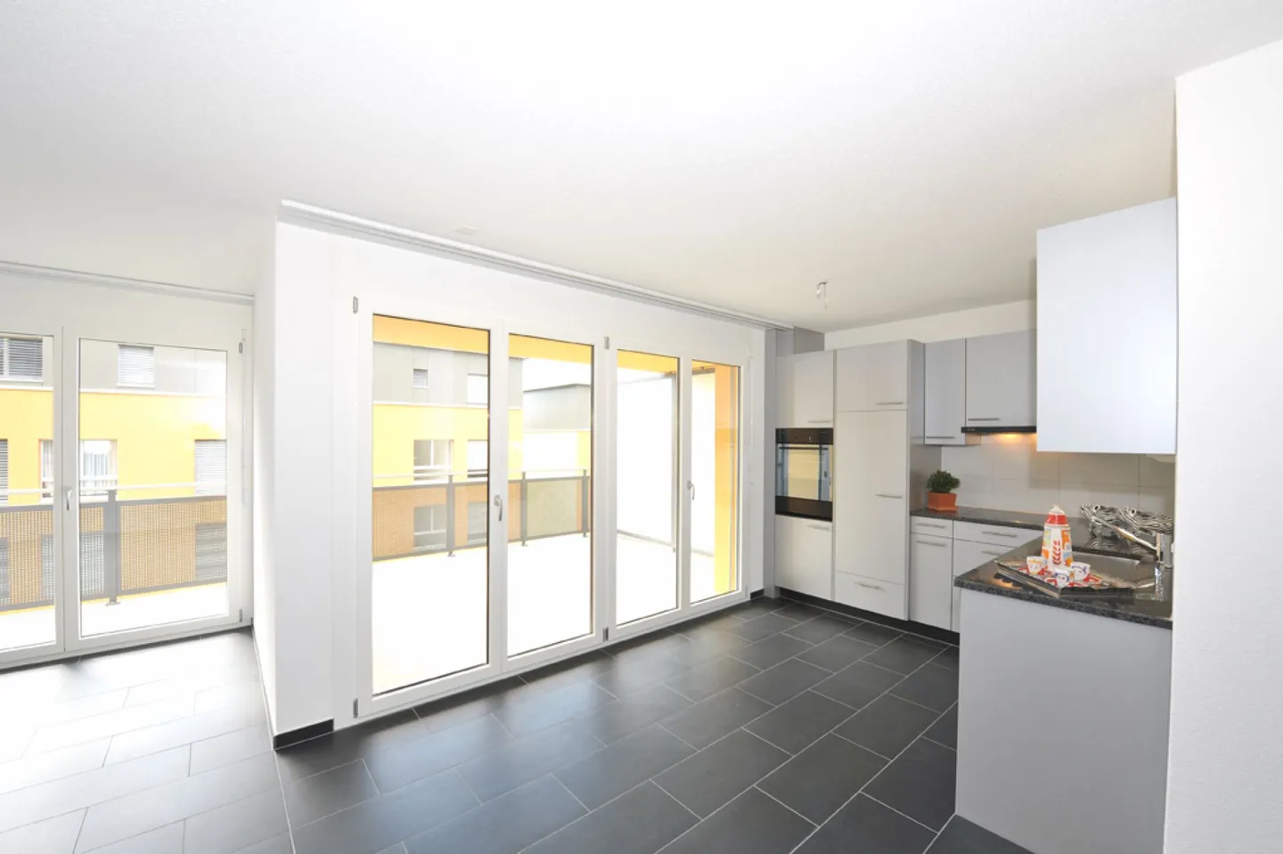 4.5-room apartment with garden seating area - Photo 3 of 8