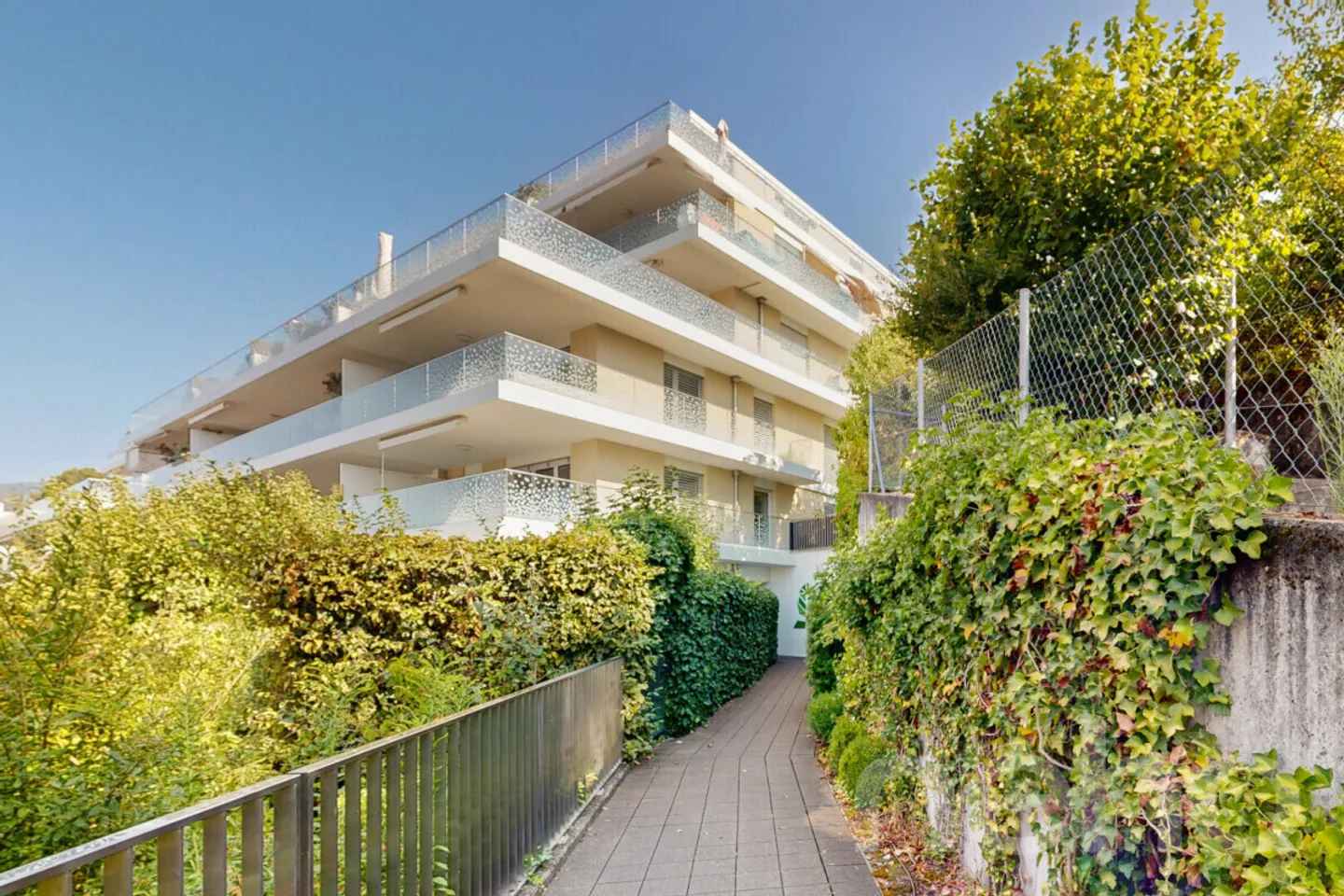 Rare appartement 2.5 pièces avec vue panoramique - Foto 1 di 9