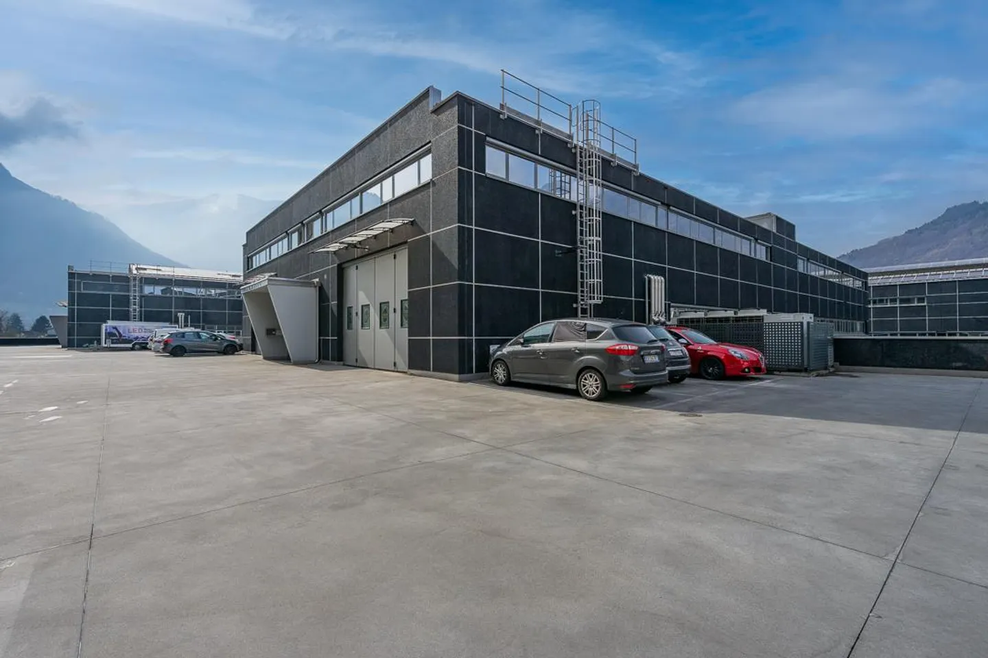Geräumiges Büro zur Miete, mit ausgezeichnetem Mieter - Foto 1 von 15