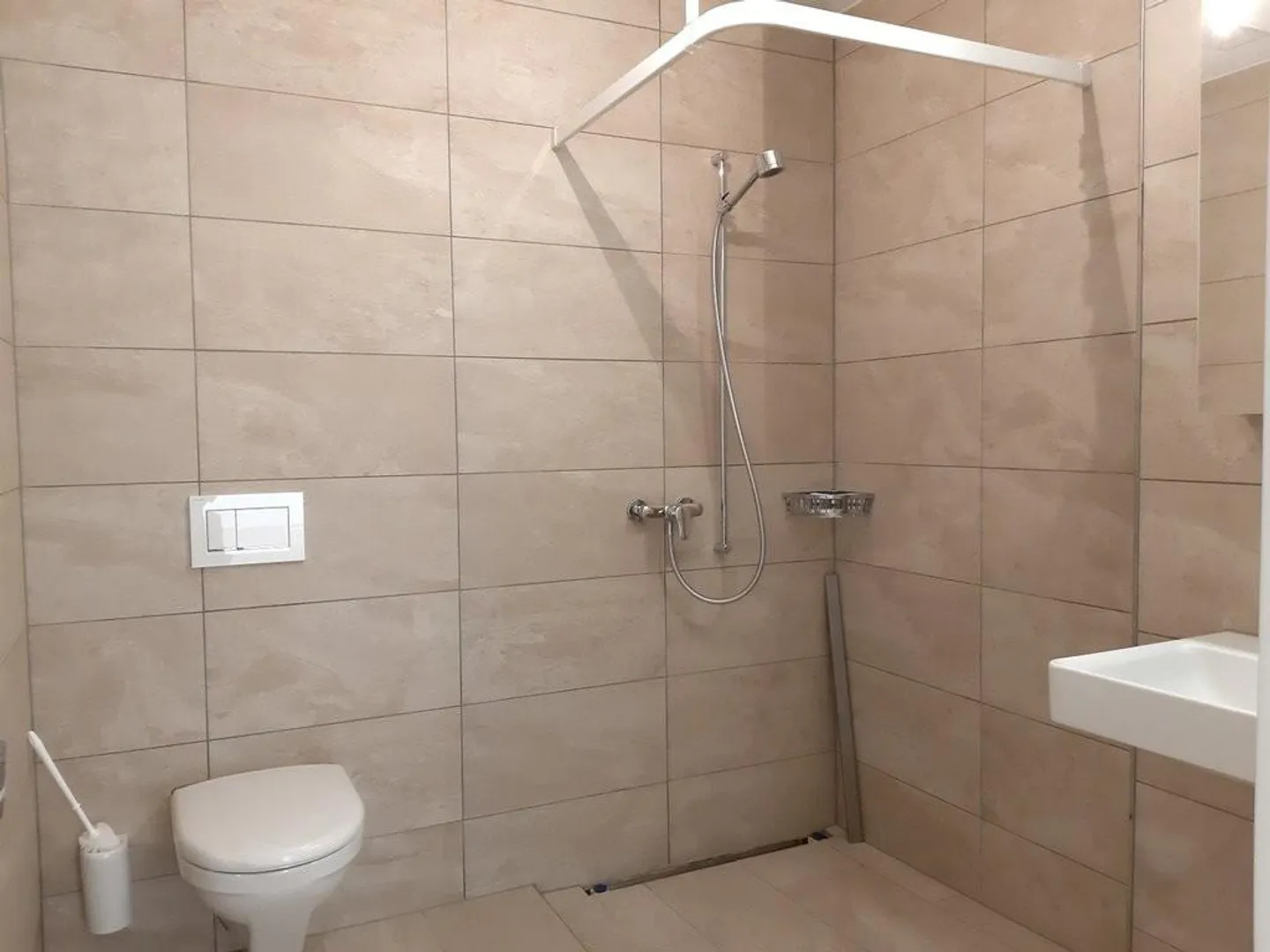 Appartement 2.5 pièces moderne et attrayant à louer - Photo 3 sur 7
