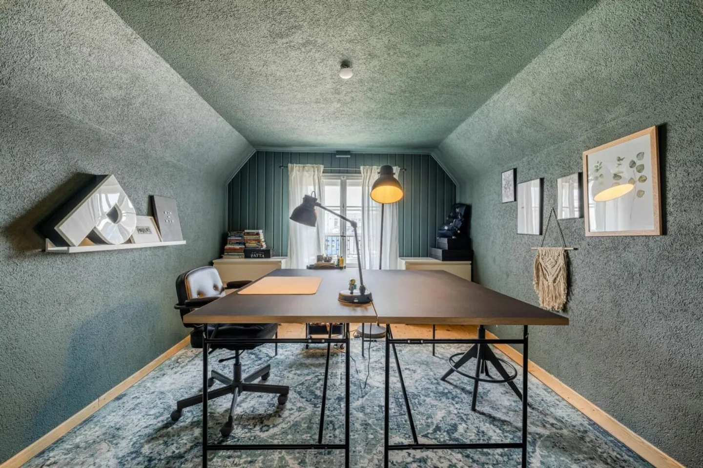 Well-maintained single-family home with charm and garden idyll - Photo 10 of 14