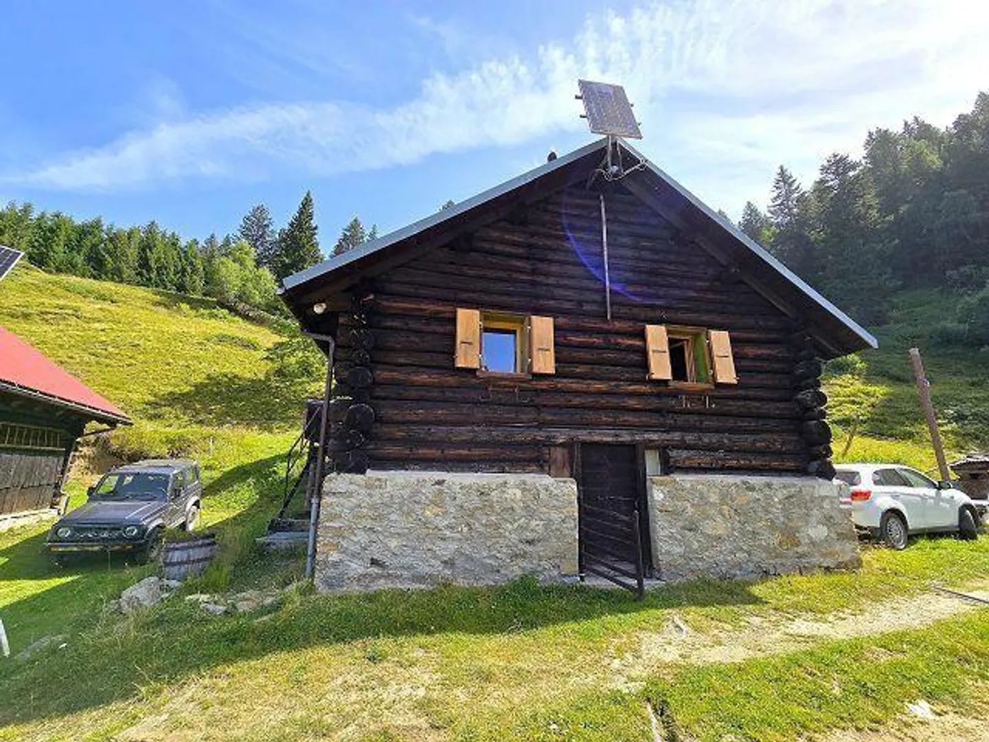 «31/2-Zimmer-Rustico an sehr ruhiger, sonniger Aussichtslage mit viel Land /Cascina di 3,5 loc. in mezza alla natura con grande terreno» - Foto 1 von 40