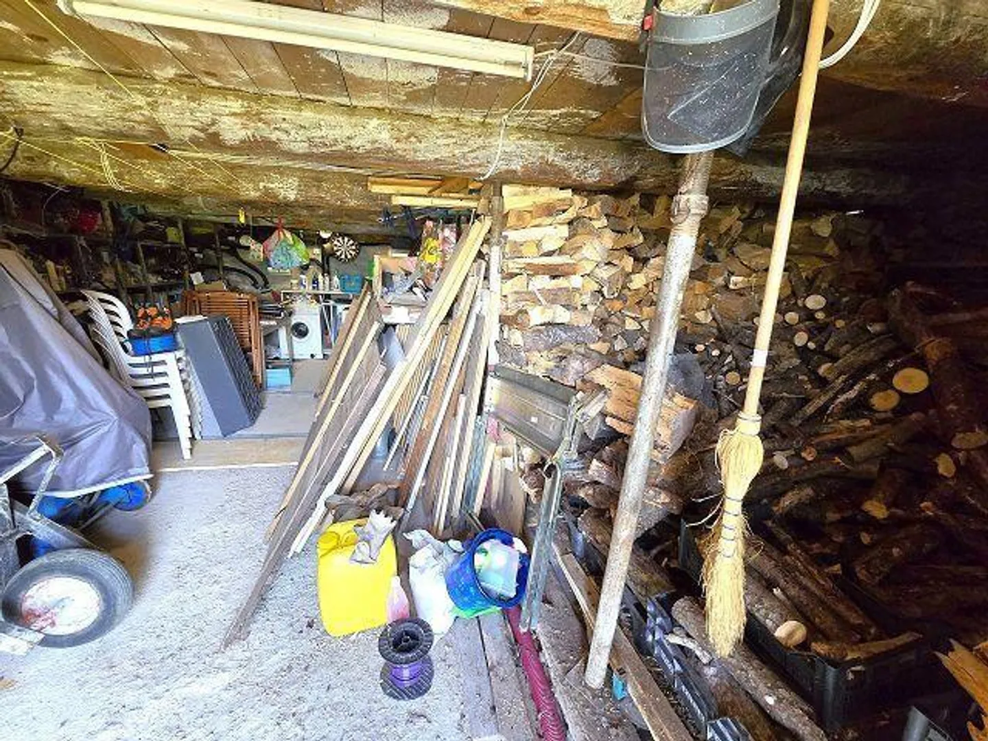 «31/2-Zimmer-Rustico an sehr ruhiger, sonniger Aussichtslage mit viel Land /Cascina di 3,5 loc. in mezza alla natura con grande terreno» - Foto 21 von 40