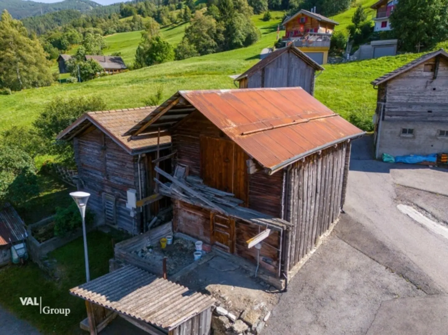 Opportunità per gli amanti - Casa residenziale con diverse stalle e appezzamenti - Foto 8 di 12