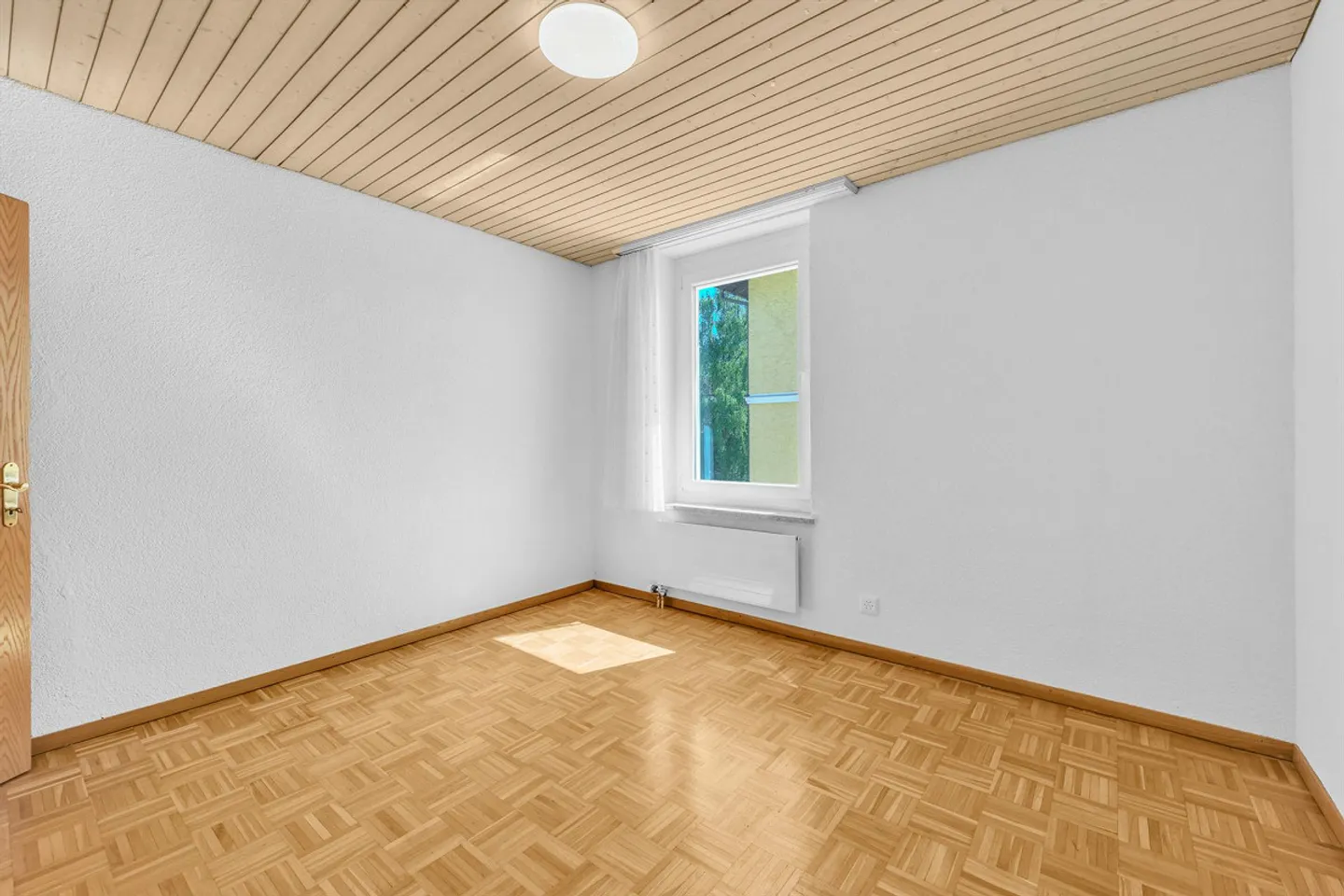 Practical apartment with open living/dining area in a prime location - Photo 4 of 5