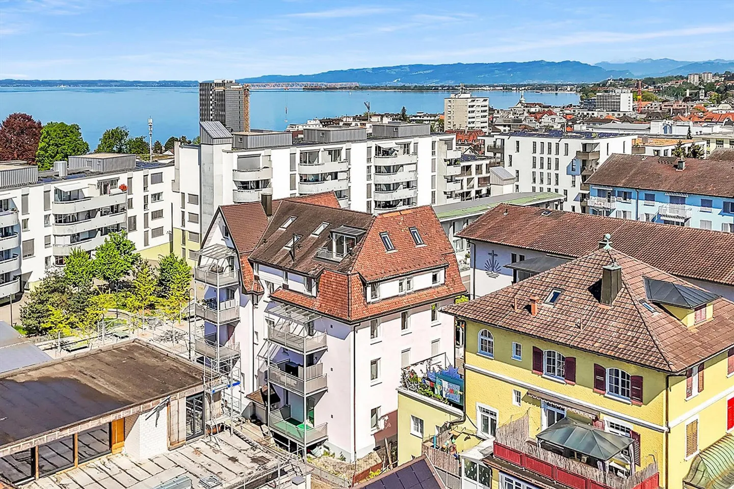 Practical apartment with open living/dining area in a prime location - Photo 5 of 5