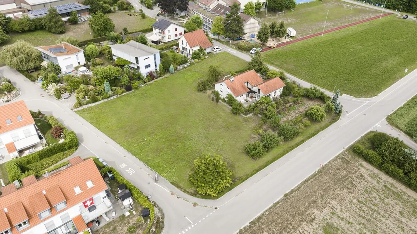 Terreno residenziale soleggiato a Dättlikon con vista ampia e potenziale - Foto 2 di 6
