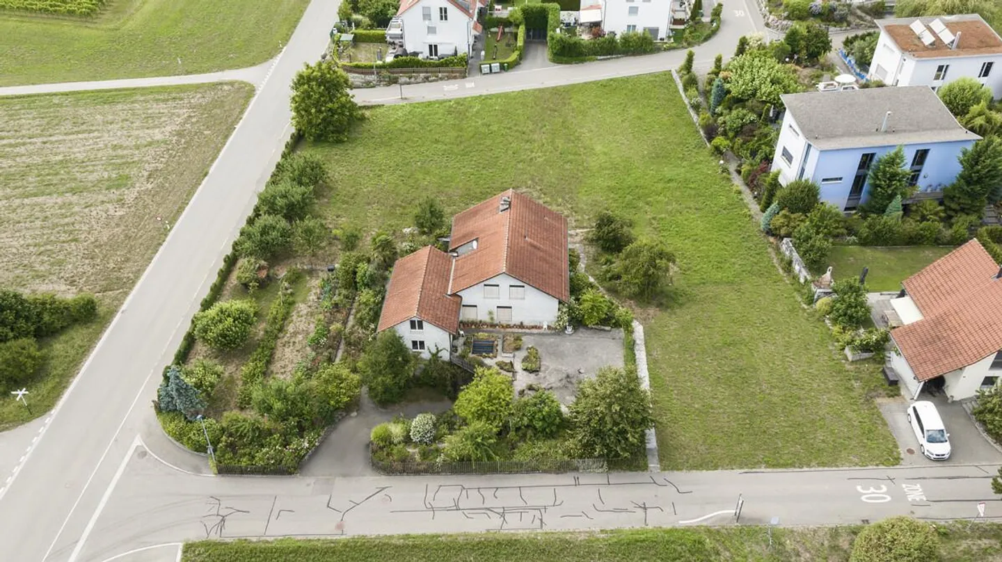Terreno residenziale soleggiato a Dättlikon con vista ampia e potenziale - Foto 3 di 6