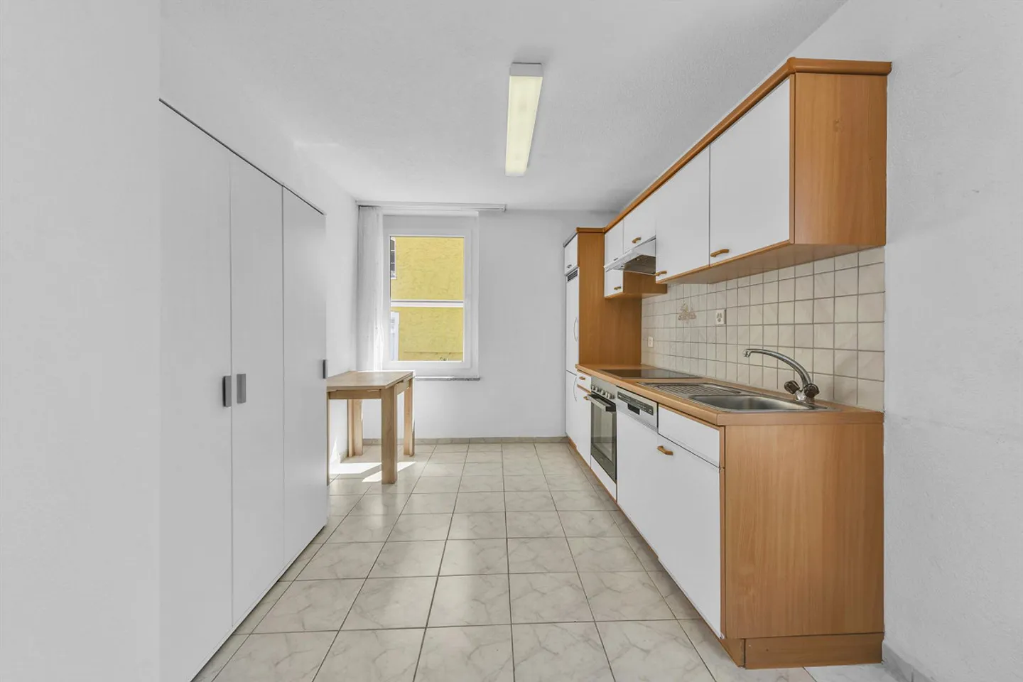 Practical apartment with open living/dining area in a prime location - Photo 2 of 5