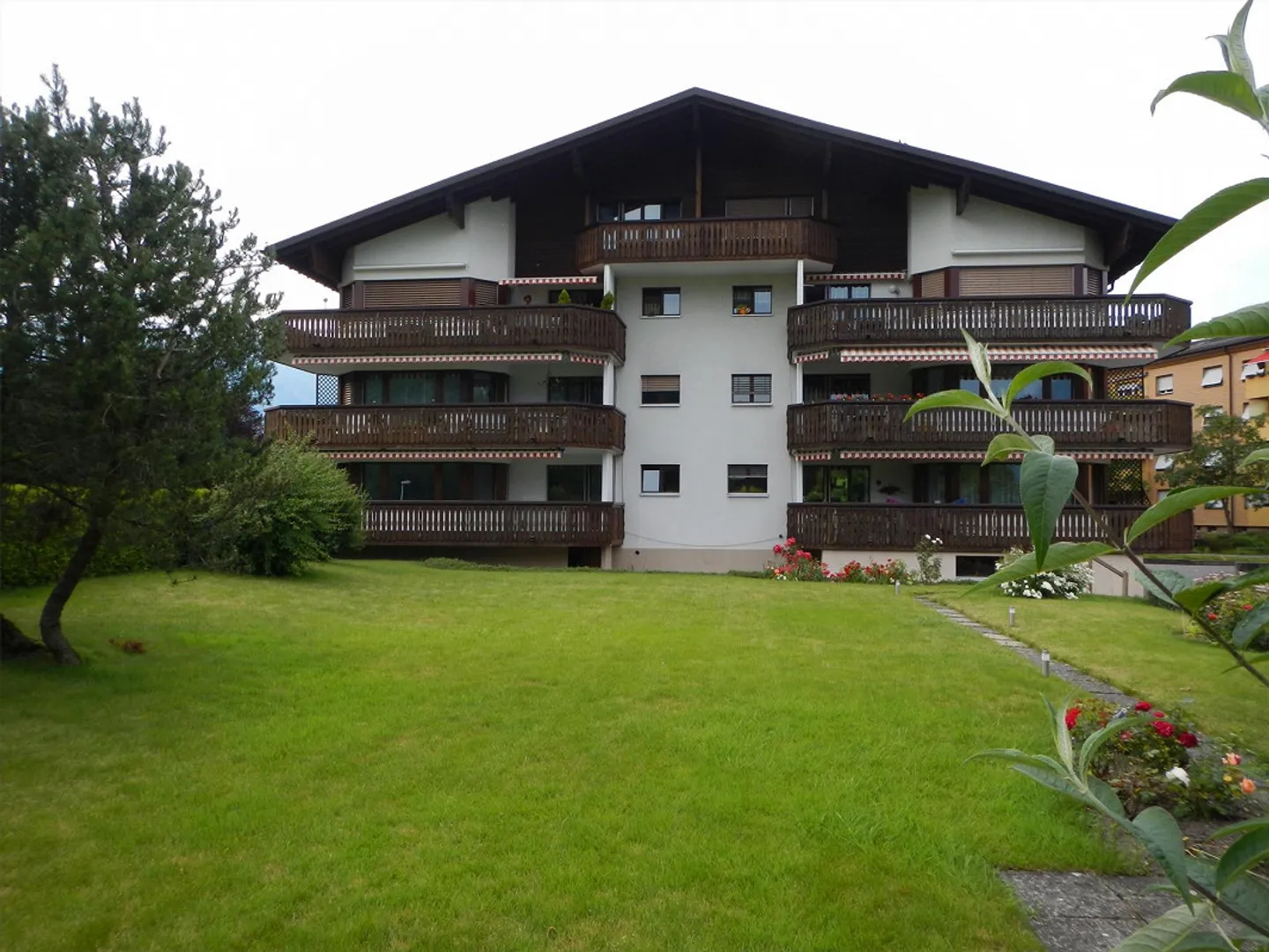 Beautiful quiet 5.5 room apartment with private access to the garden - Photo 1 of 11