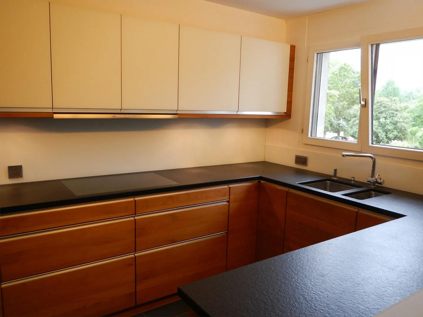 Beautiful quiet 5.5 room apartment with private access to the garden - Photo 2 of 11