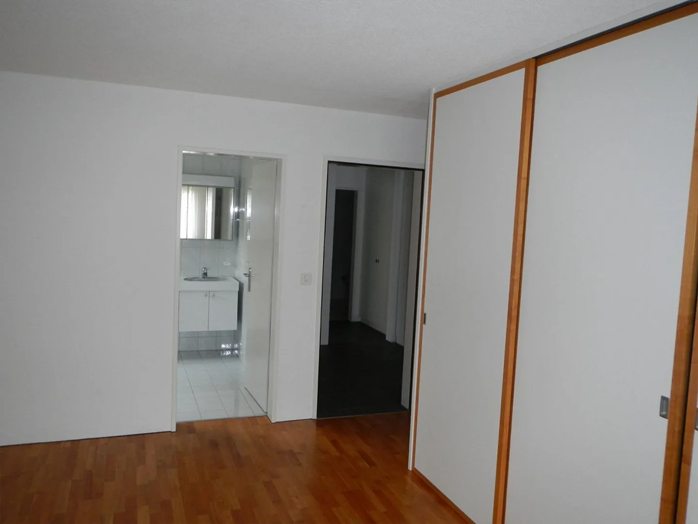 Beautiful quiet 5.5 room apartment with private access to the garden - Photo 7 of 11