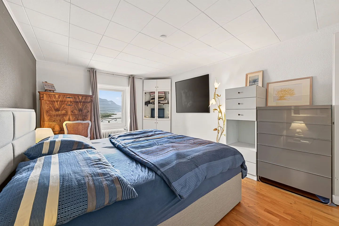 The charm of the old allied with contemporary comfort - Photo 10 of 20