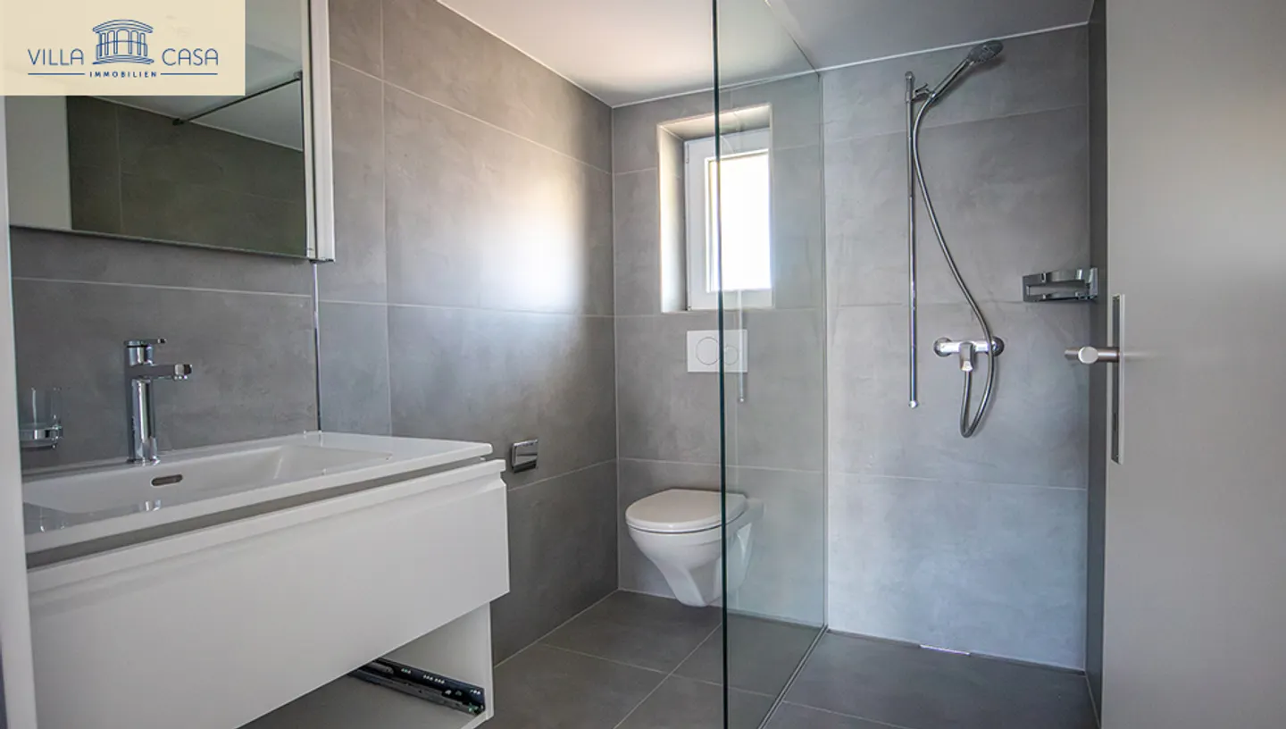 Casa multifamiliare ristrutturata con tre appartamenti - Foto 4 di 8
