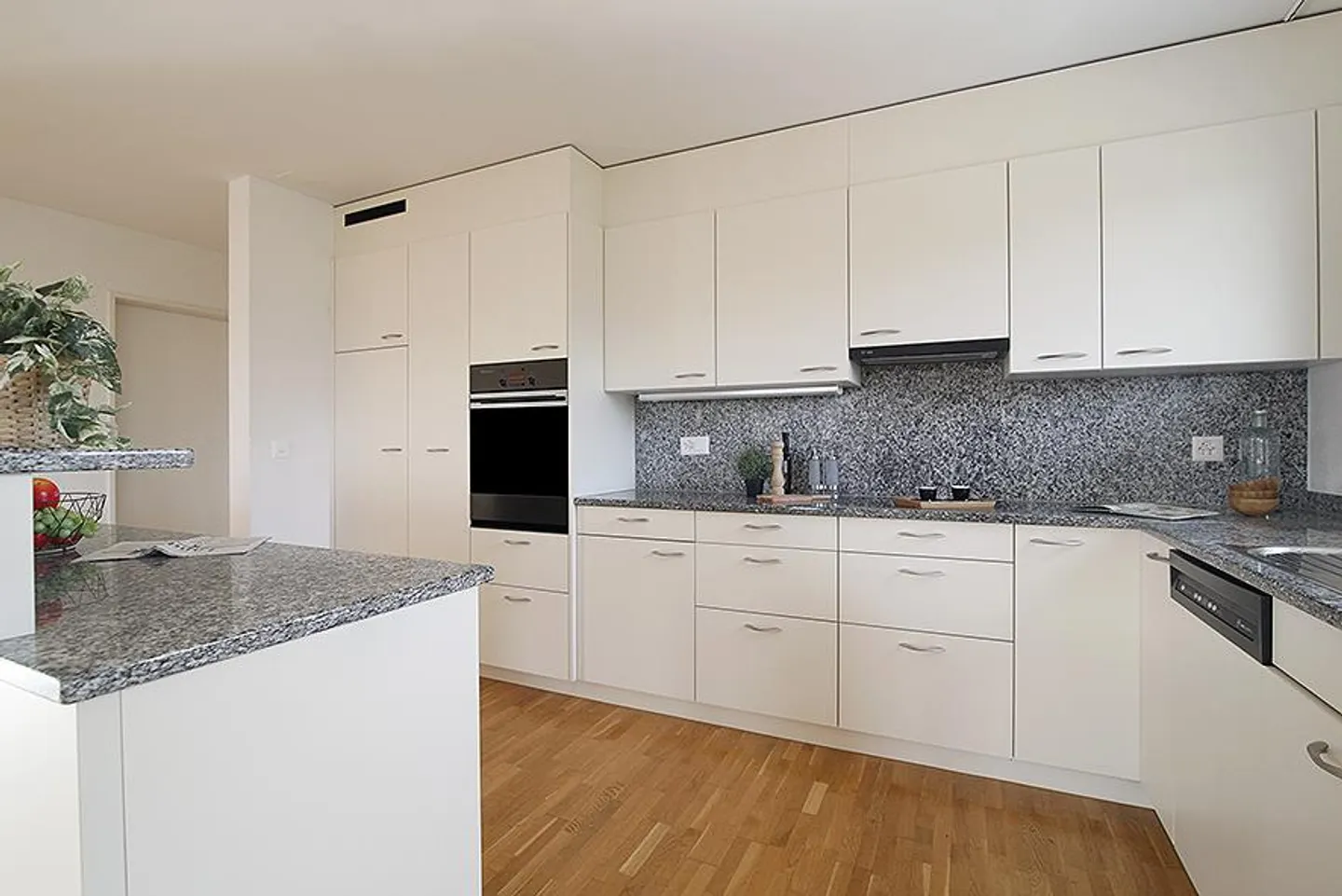 Geräumige Wohnung mit Balkonen - Foto 1 von 13