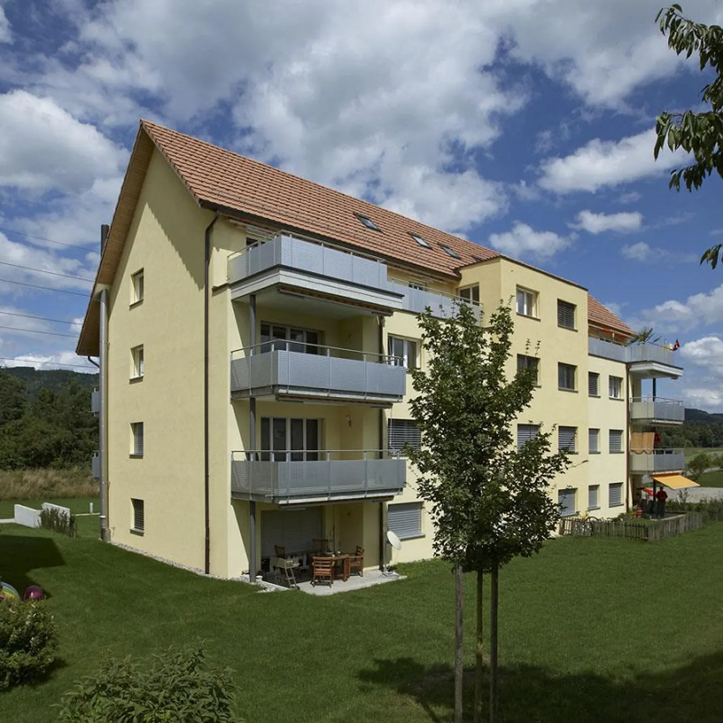 Geräumige Wohnung mit Balkonen - Foto 3 von 13