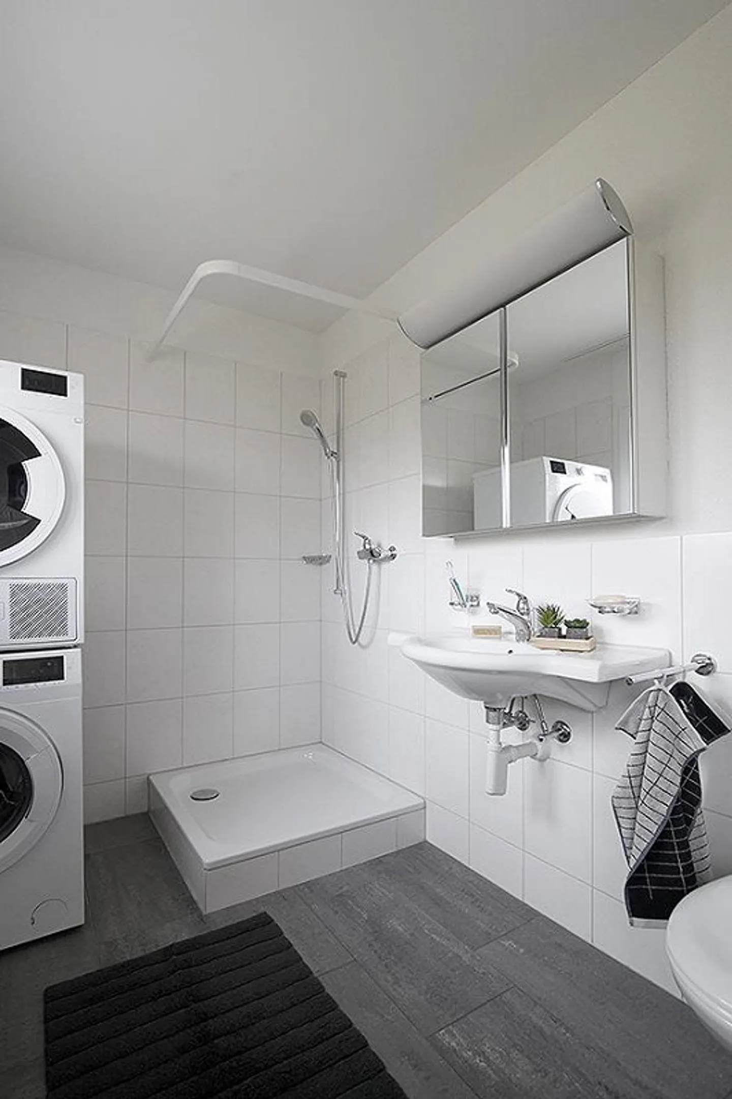 Geräumige Wohnung mit Balkonen - Foto 9 von 13