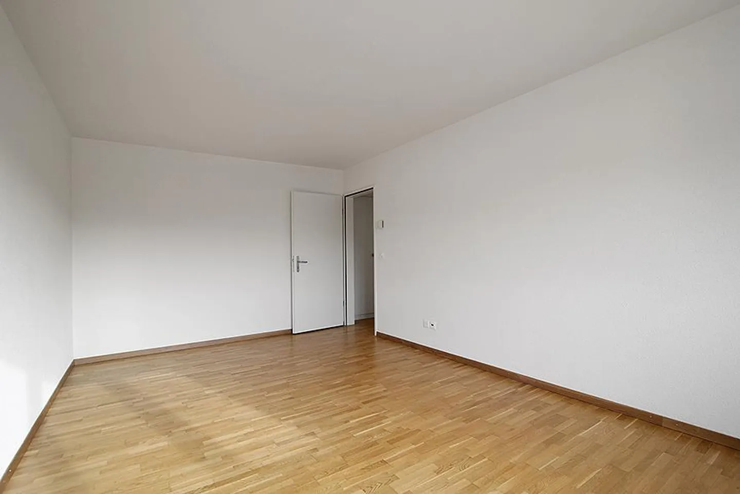 Geräumige Wohnung mit Balkonen - Foto 10 von 13