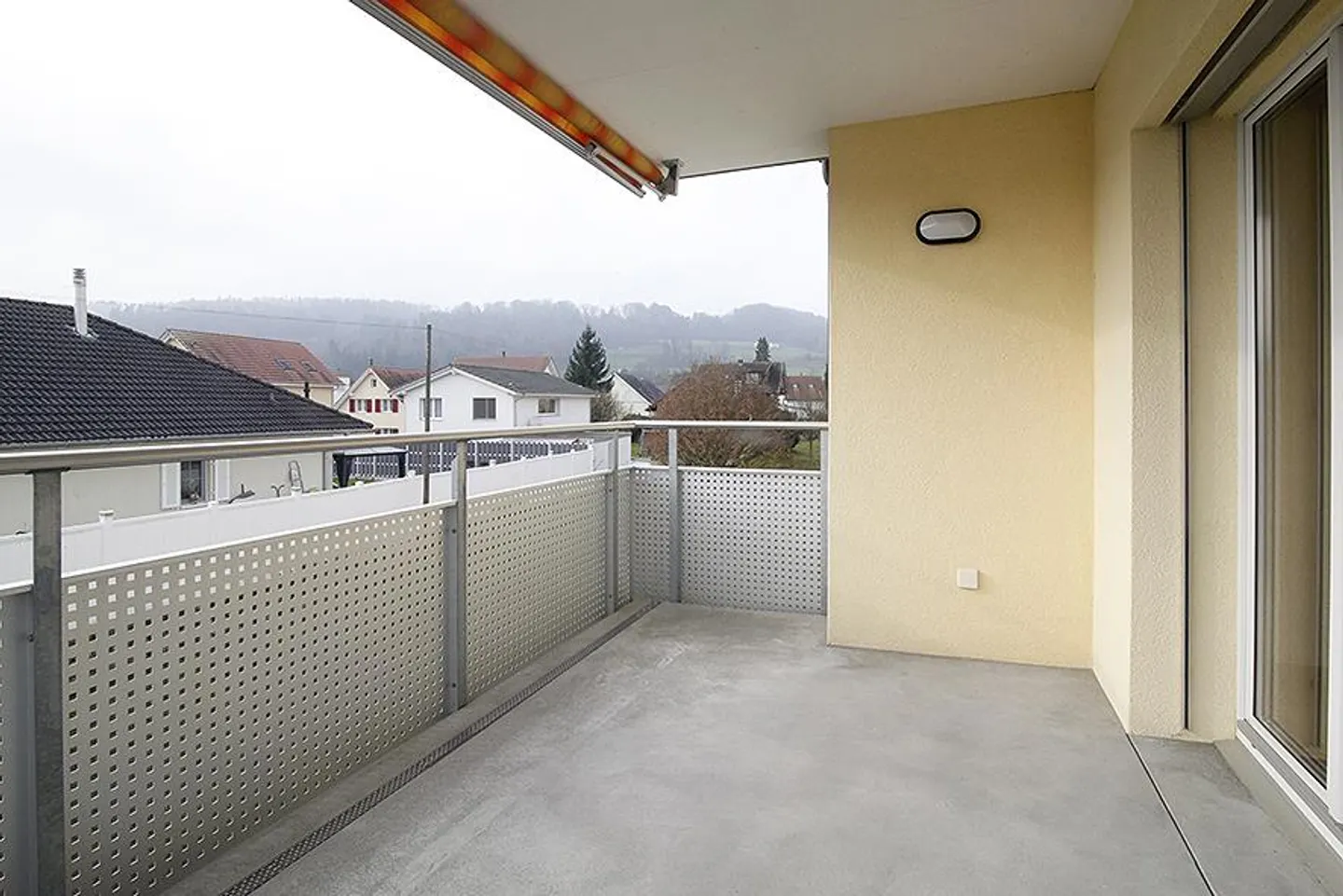 Geräumige Wohnung mit Balkonen - Foto 12 von 13