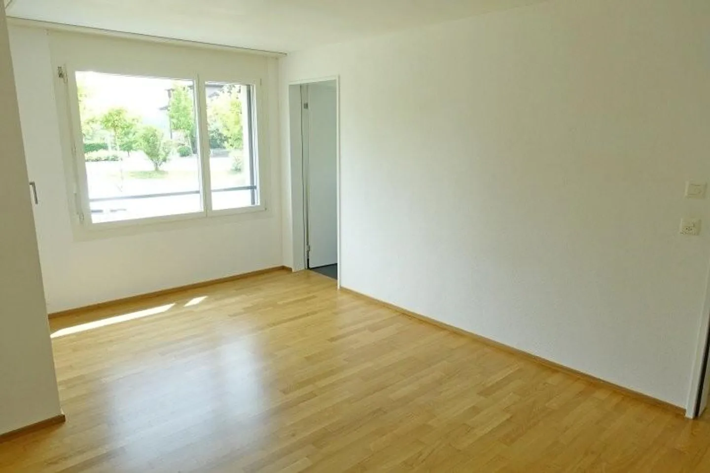 Exclusive 3.5-room living oasis with garden seating area - Photo 3 of 7