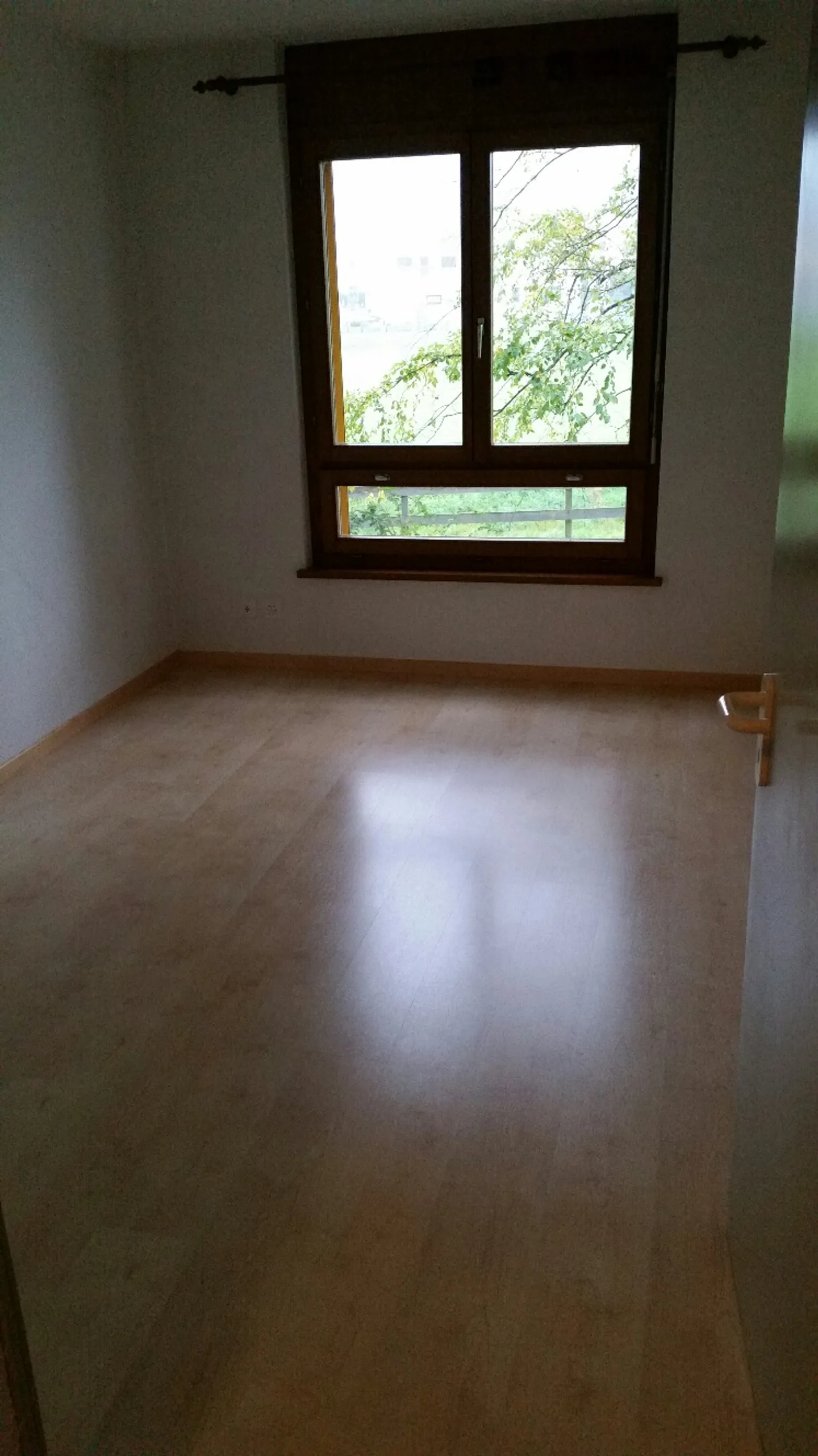 Luminoso appartamento di 4.5 locali con balcone e garage a Schänis - Foto 5 di 9