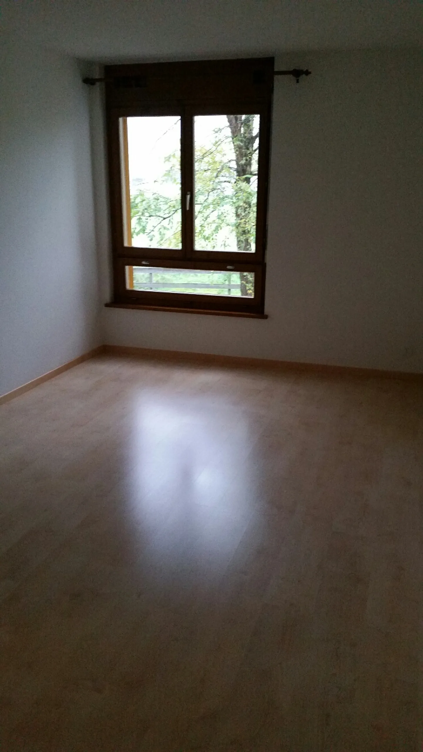 Luminoso appartamento di 4.5 locali con balcone e garage a Schänis - Foto 6 di 9