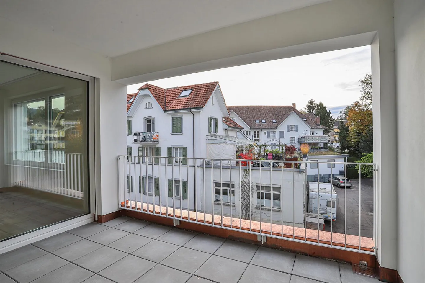 Modern and Central Apartment - Photo 6 of 7