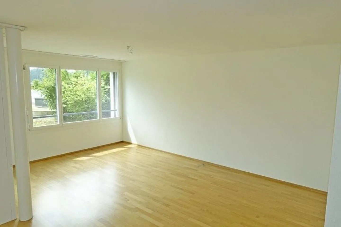 Exclusive 3.5-room living oasis with garden seating area - Photo 2 of 7