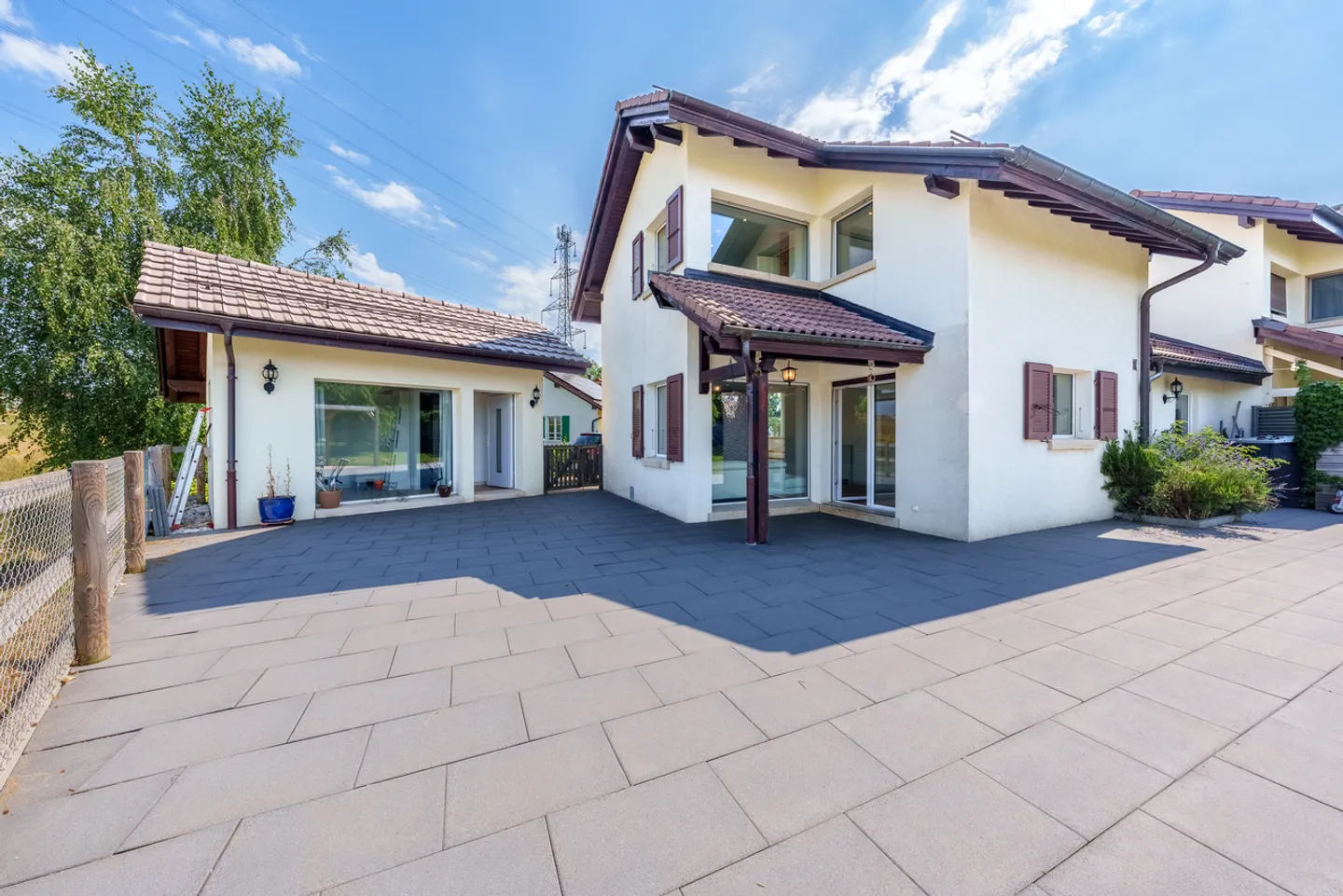 «Très belle maison mitoyenne entièrement rénovée» - Photo 1 sur 25