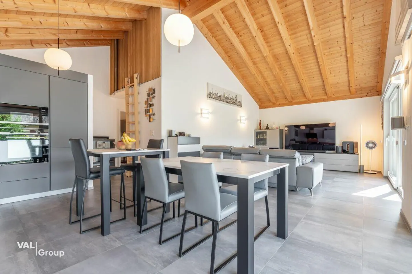 Superb penthouse 3.5 rooms in Fully - charm, light and quality of life - Photo 1 of 17