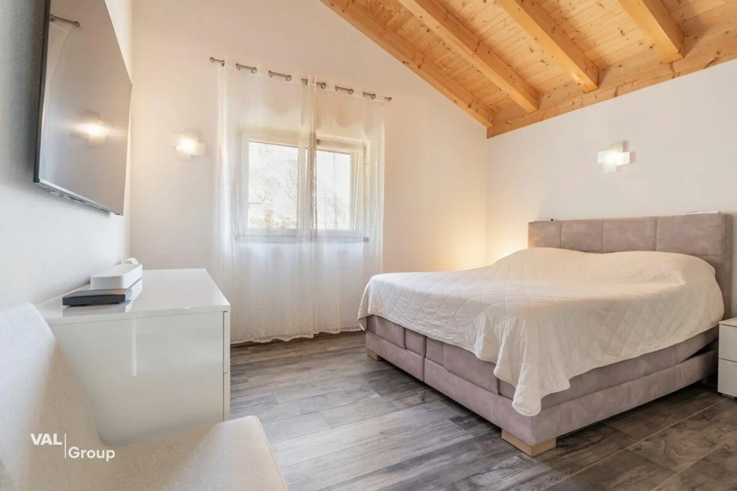 Superb penthouse 3.5 rooms in Fully - charm, light and quality of life - Photo 6 of 17