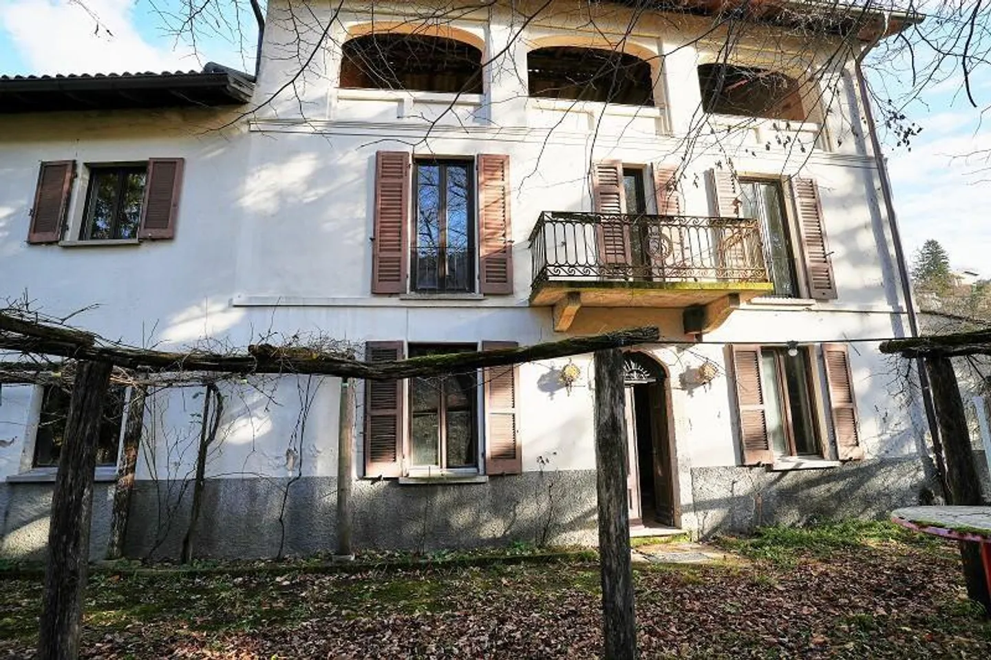 Grotto with 6 rooms and large plot / grotto with 6 rooms and ... - Photo 1 of 33