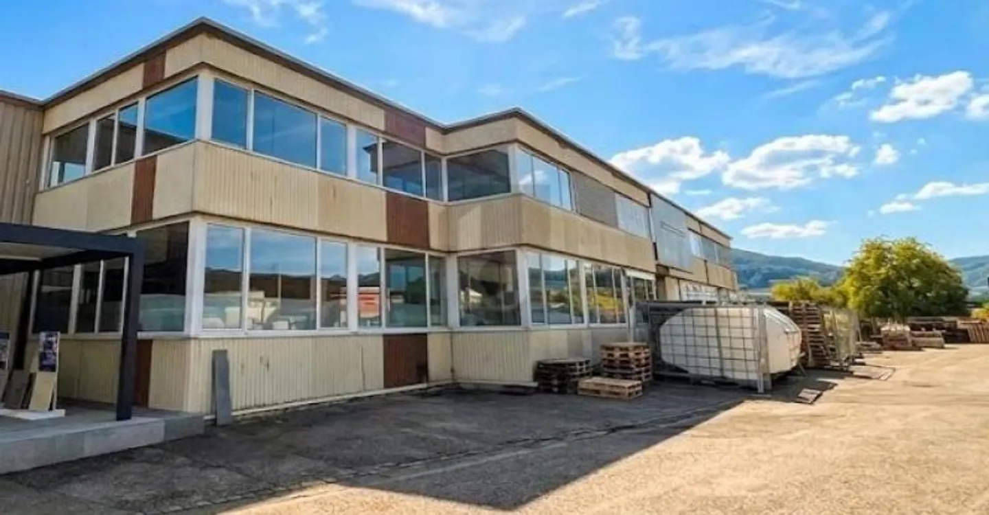 BRIGHT, SPACIOUS AND PRACTICAL - Photo 1 of 6