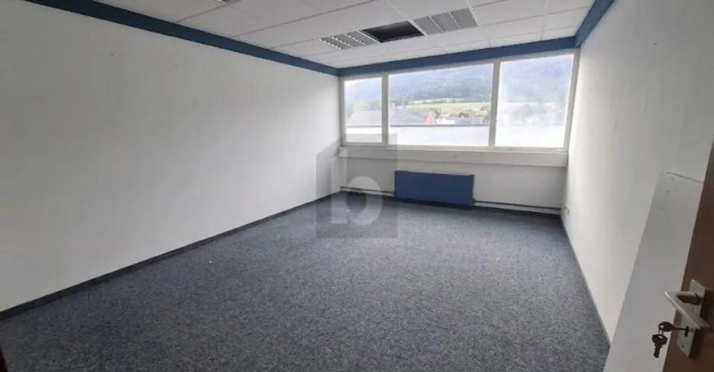 BRIGHT, SPACIOUS AND PRACTICAL - Photo 5 of 6