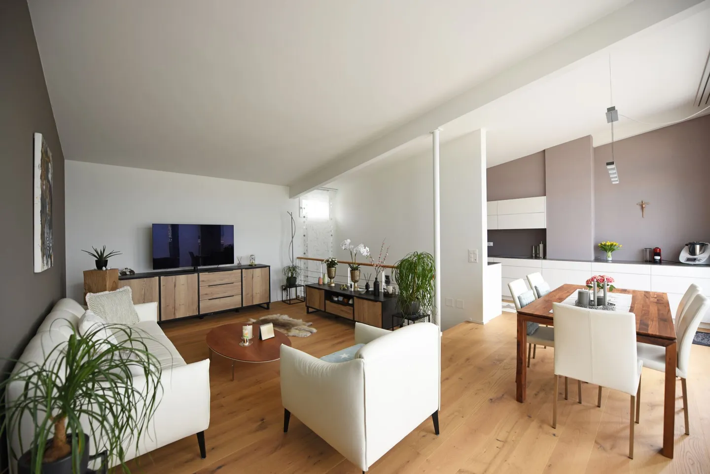 Appartement en duplex de 4,5 pièces avec terrasse et vue dégagée - Photo 2 sur 11
