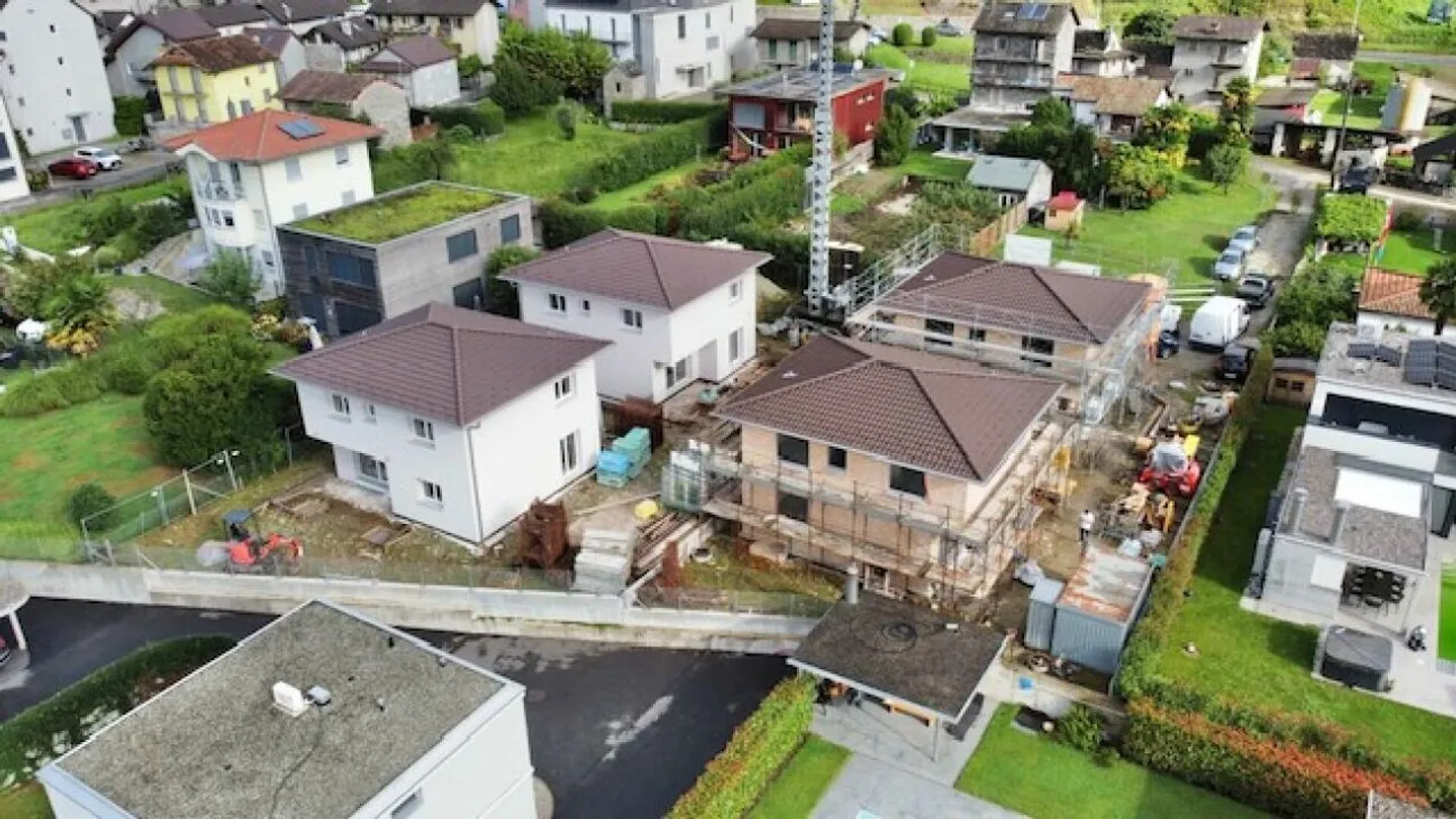 FOR SALE IN CUGNASCO - NEW 5.5-ROOM SINGLE-FAMILY HOUSES IN A QUIET AREA - Photo 2 of 23