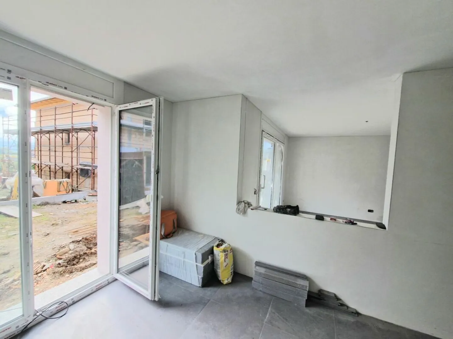 FOR SALE IN CUGNASCO - NEW 5.5-ROOM SINGLE-FAMILY HOUSES IN A QUIET AREA - Photo 8 of 23